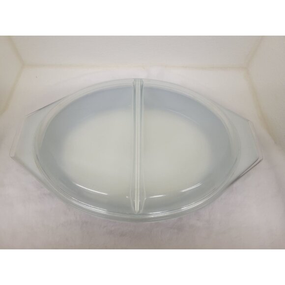 Vintage Pyrex 1 1/2 Qt Snow Flake Divided Casserole Dish with Lid - Picture 2 of 10